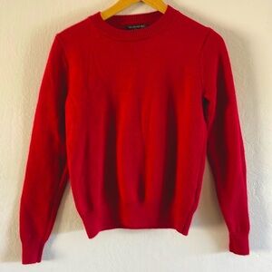 Lovely Banana Republic, woman’s sweater, size XS. Very gently worn